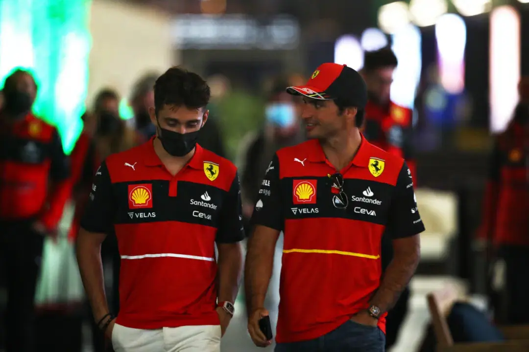 关于红牛二队翻盘阿斯顿马丁，塞恩斯带队取胜的信息