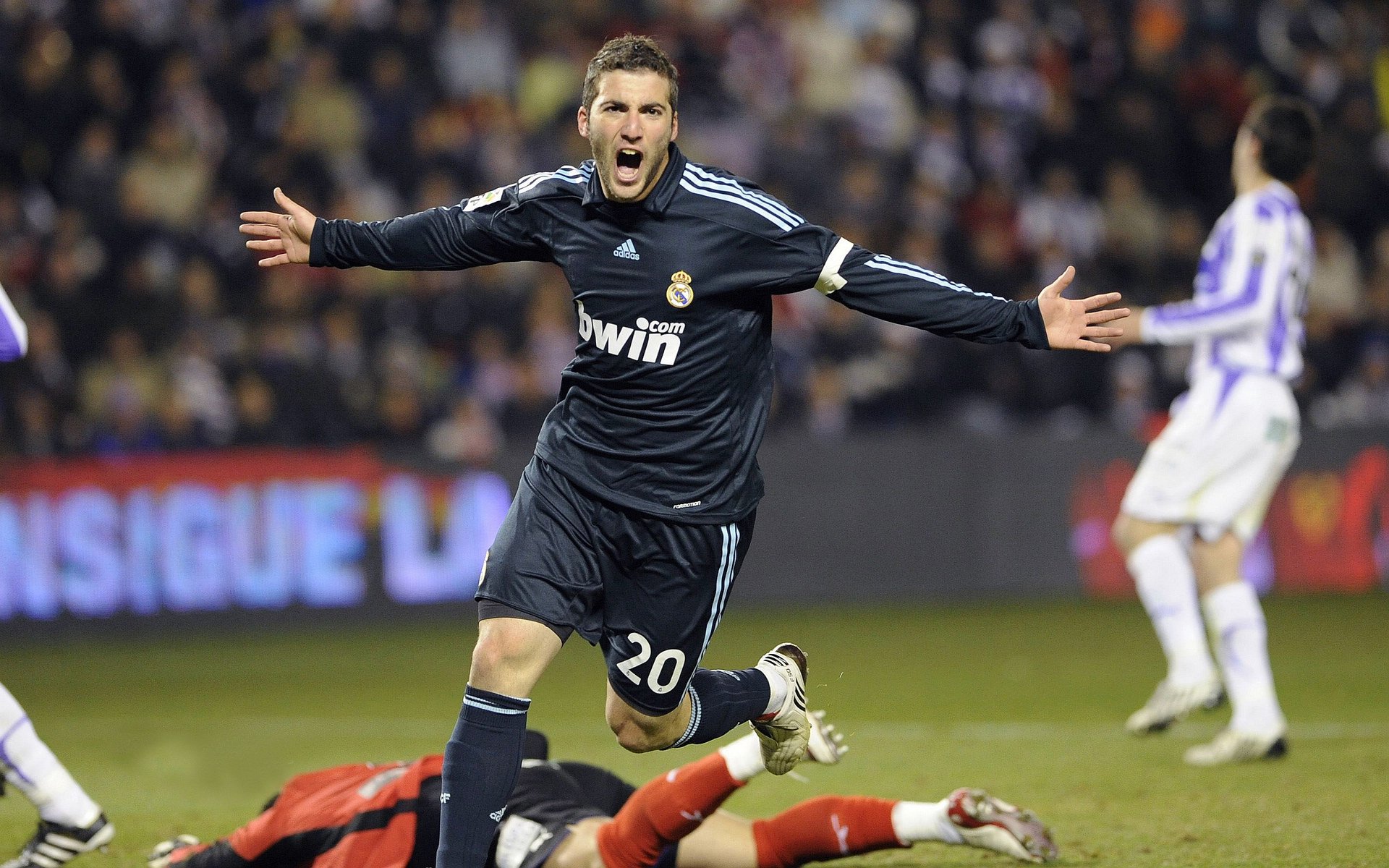 迪马利亚的魔法之夜,完美发挥助尼斯力克曼城,书写欧冠经典