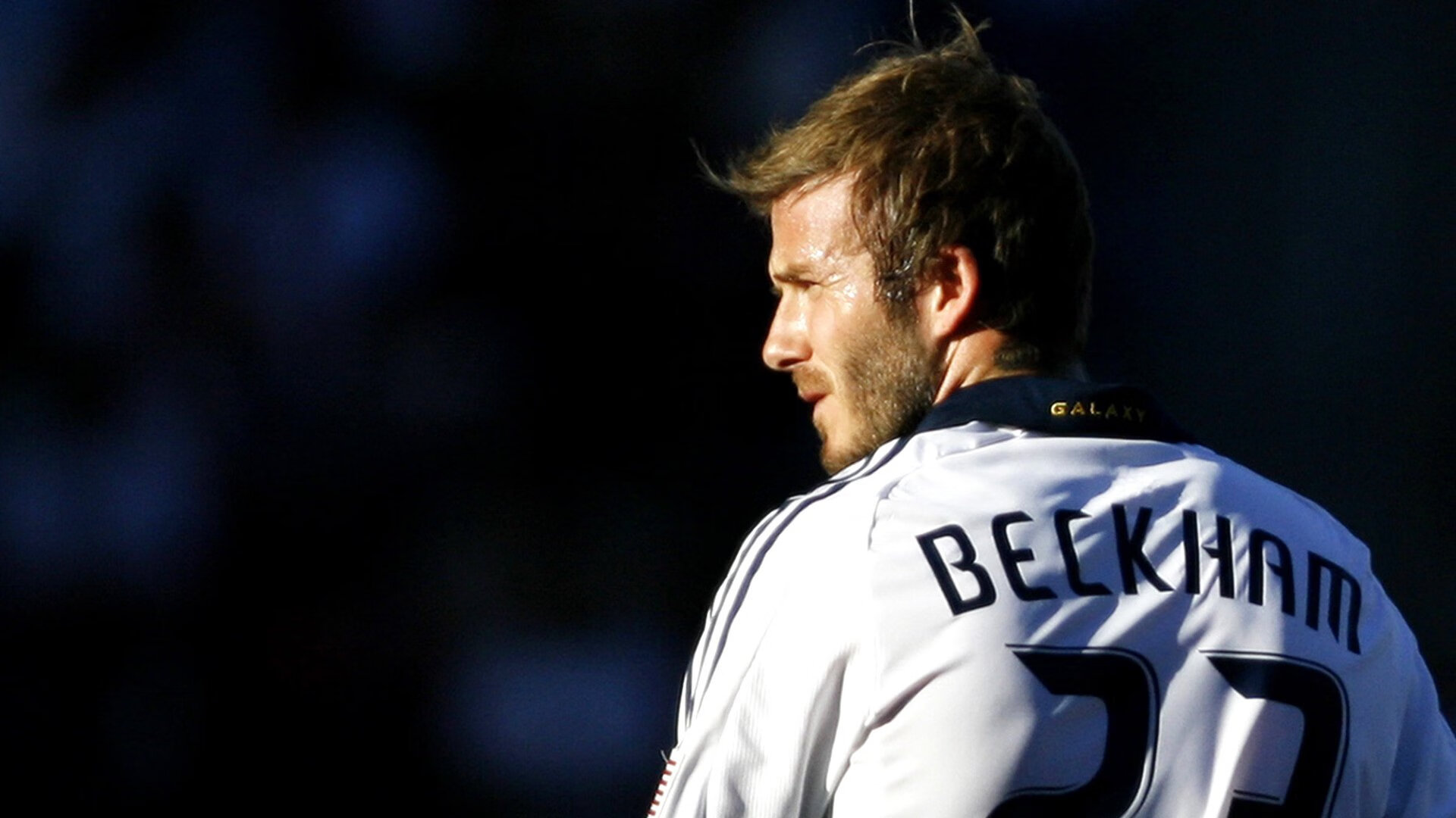 当德甲争冠战遇上魔术绝杀，足球与篮球的悬念交响曲